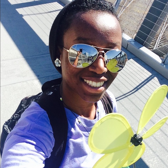 Profile Picture of Paula l Abreu (@abreu10) on Poshmark