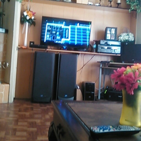 Jose Manual - Poshmark Profile Picture of Jose Manual (@government2_0) on Poshmark