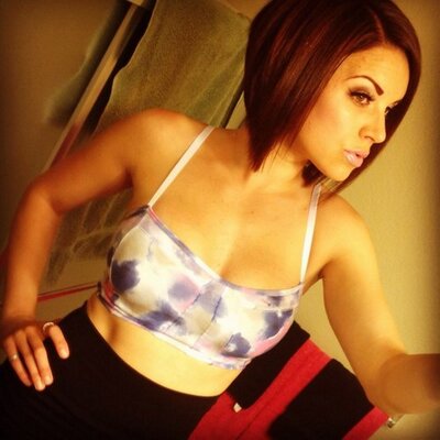 Profile Picture of Danielle Eagle (@Lyrejetsmommie) on Twitter