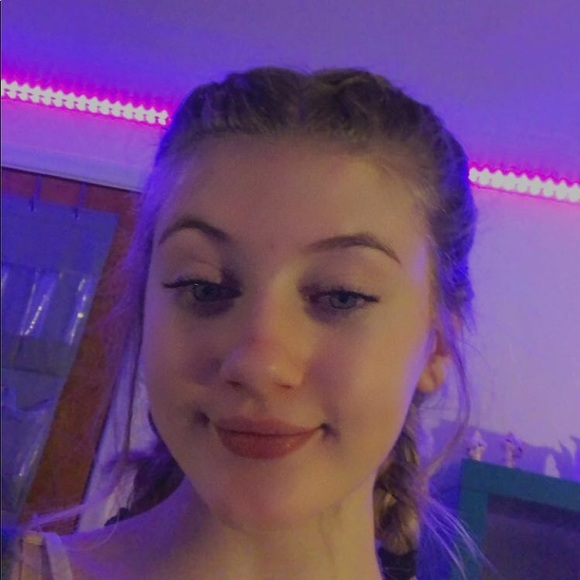 Profile Picture of Ruby Isaacs (@hey_itsruby) on Poshmark