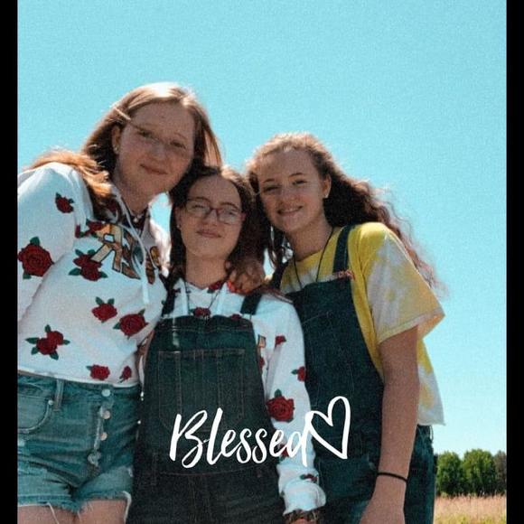 Profile Picture of Isabella Arbitelle (@iarbitelle) on Poshmark