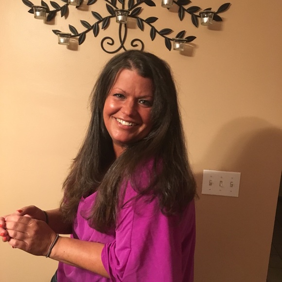 Aimee Breindel - Poshmark Profile Picture of Aimee Breindel (@aimee312) on Poshmark