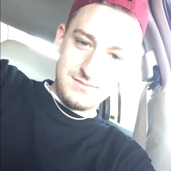 Profile Picture of Steven Bagienski (@sbagienski92) on Poshmark