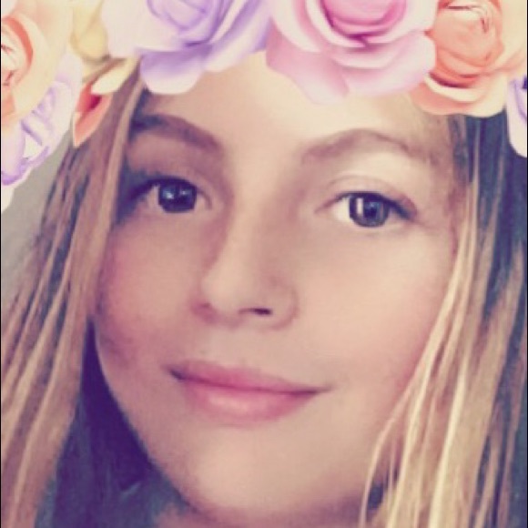 Profile Picture of Haley Lairy (@haley_lairy) on Poshmark