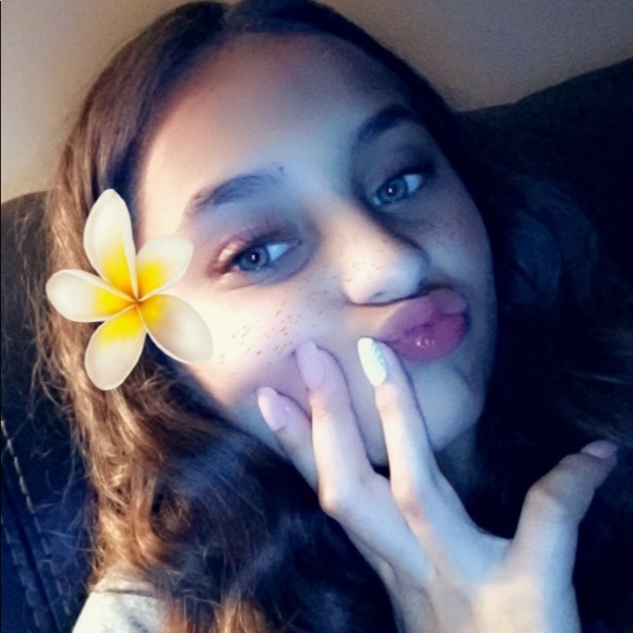 Profile Picture of Aliyah Siegenthaler (@leah547d) on Poshmark