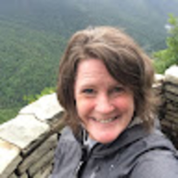 Profile Picture of Ellen Smeenge (@ellensmeenge) on Poshmark