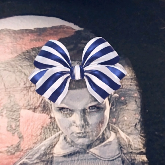 Profile Picture of Emilya Ghormley (@em_here) on Poshmark