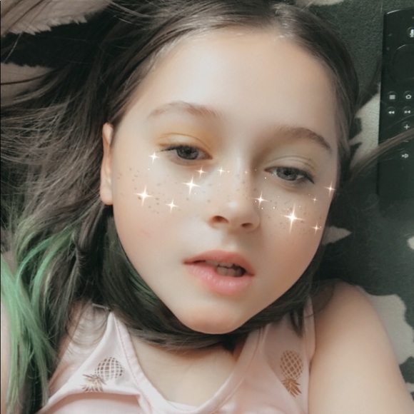 Profile Picture of Lilly Shevock (@lilly_dxddy1234) on Poshmark