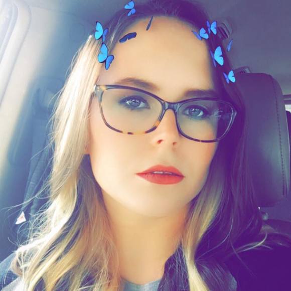 Profile Picture of Victoria Tapley (@victoriatapley) on Poshmark