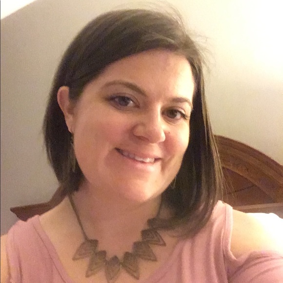 Profile Picture of Katie Mentzer (@kbrooke86) on Poshmark