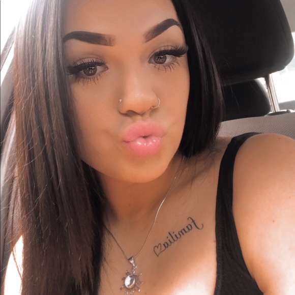 Profile Picture of Rylie Gessendorf (@ryliepaige02) on Poshmark