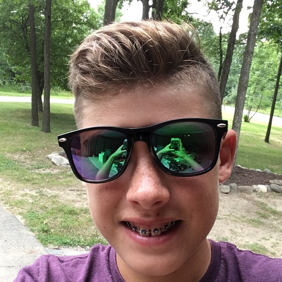 Profile Picture of Zachary Dawes (@22dawesz) on Poshmark