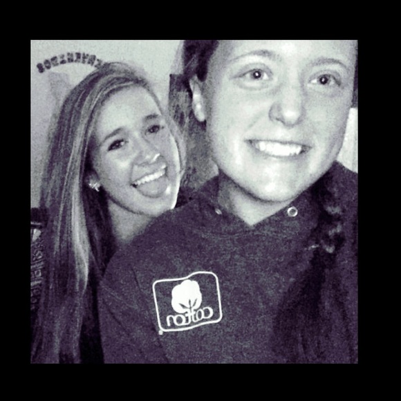 Profile Picture of Macy Richardson (@macyrichardson) on Poshmark