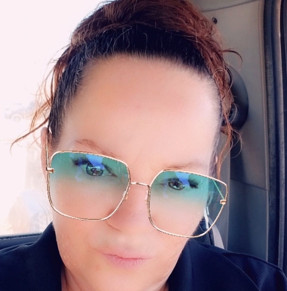 Profile Picture of Misty Fields (@chickengirl1) on Poshmark