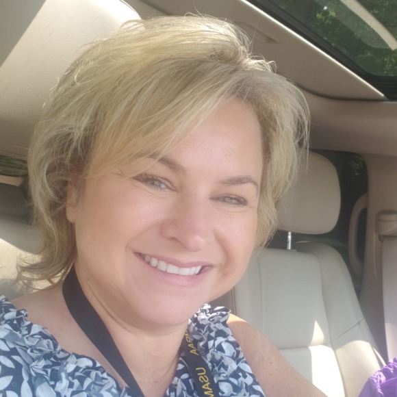 Profile Picture of Dawn Albertini (@dawnalbertini) on Poshmark