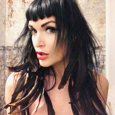 Profile Picture of Veronica Varlow (@veronicavarlow) on Twitter