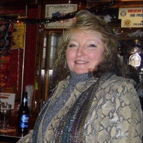 Profile Picture of Kim Tarasek-middaugh (@chamberly) on Poshmark