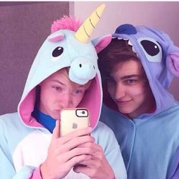 Profile Picture of Sam And Colby (@LEA38923159) on Twitter