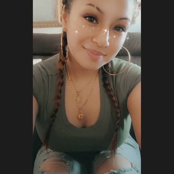 Profile Picture of Tina Abasolo (@abasolot) on Poshmark