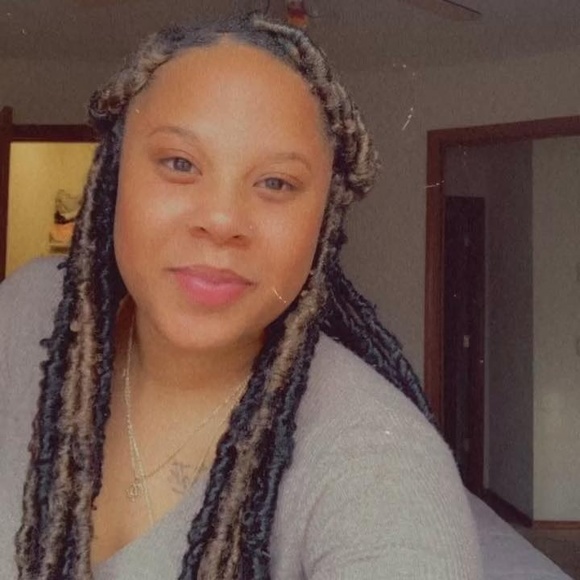 Profile Picture of Dayzia Haynes (@haynesdayzia) on Poshmark