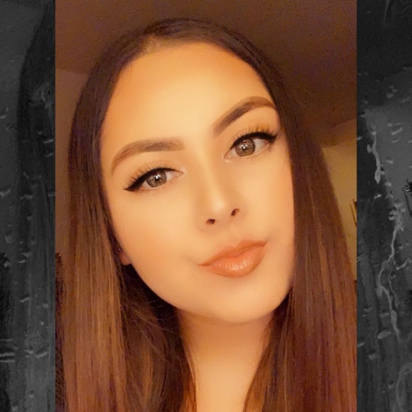 Profile Picture of Flor Jimenez (@florjimenez29) on Poshmark