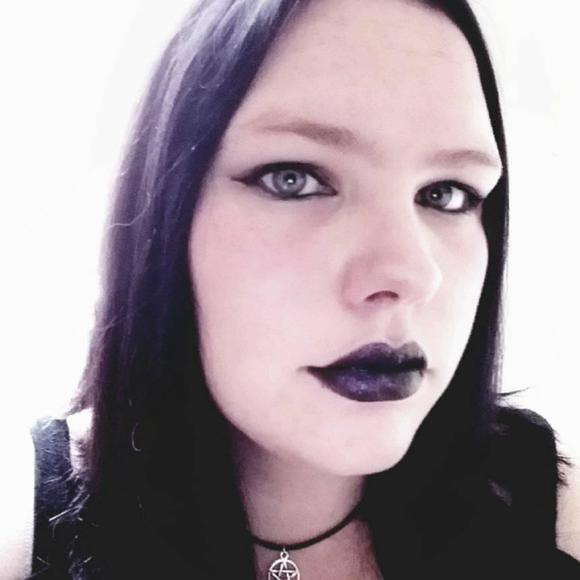 Profile Picture of Chelsea Quinlan (@orlylvr1977) on Poshmark