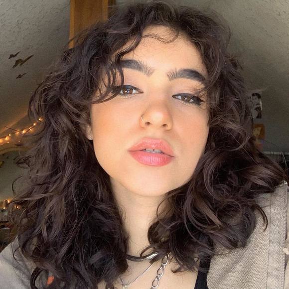 Profile Picture of Grace Hillmyer (@grace_hillmyer) on Poshmark