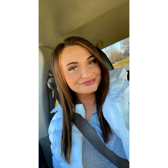 Kylie Hurst - Poshmark Profile Picture of Kylie Hurst (@kyliemae1999) on Poshmark