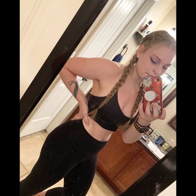 Profile Picture of Lindsay Kate. (@lindsay_hates) on Twitter