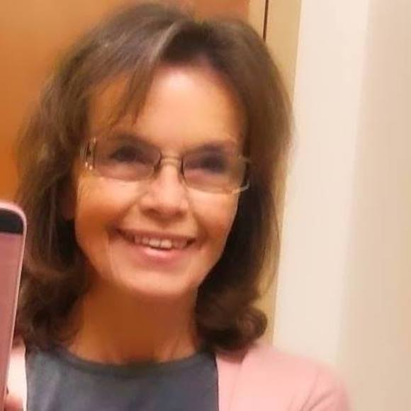 Profile Picture of Julie Mann (@lookingnorth) on Poshmark