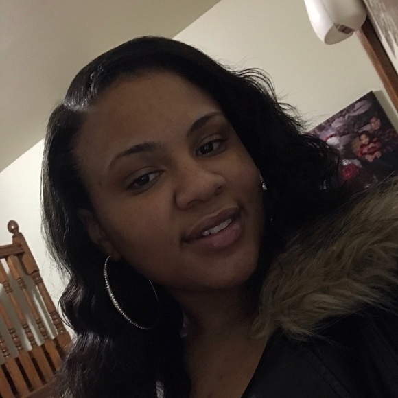 Profile Picture of Andrea Woolfolk (@awoolfolk11) on Poshmark