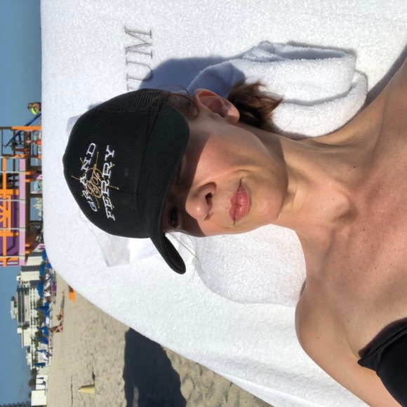 Profile Picture of Lauren Valenta (@lalalulusail) on Poshmark