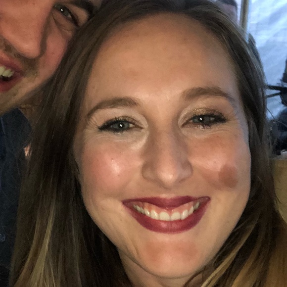 Profile Picture of Hanna Sonenberg (@hannar1234) on Poshmark
