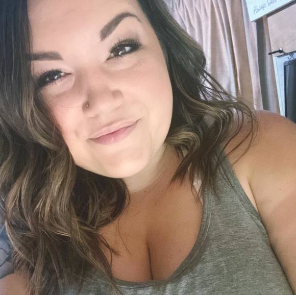 Profile Picture of Amanda Hinkle (@amandahinkle93) on Poshmark