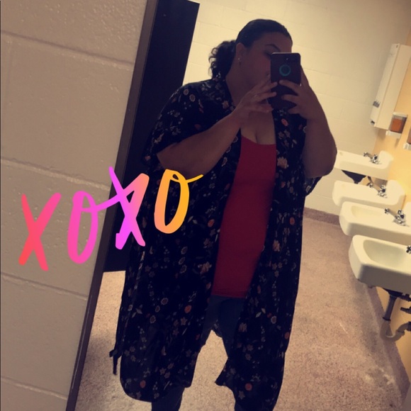 Profile Picture of Caroline Locklear (@carolinel6284) on Poshmark