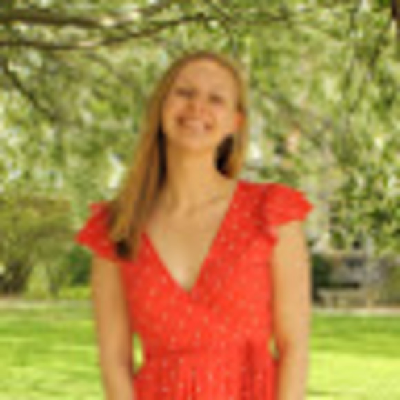 Profile Picture of Mallory Schultz (@mallory_schultz) on Poshmark