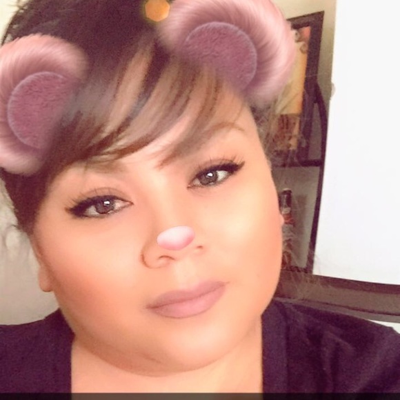 Profile Picture of Harriet Dawes (@annbegay) on Poshmark