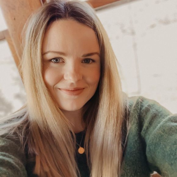 Profile Picture of Ashley Sersland (@ashleysersland) on Poshmark