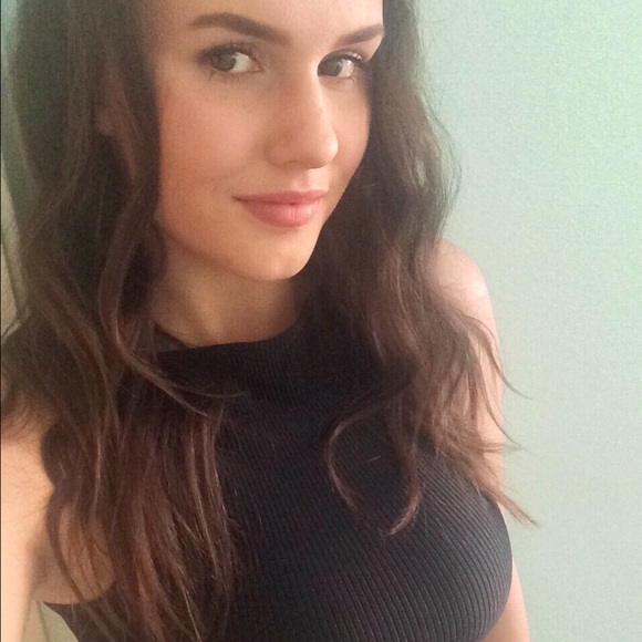 Profile Picture of Chloe Jacobson (@chloescloset101) on Poshmark