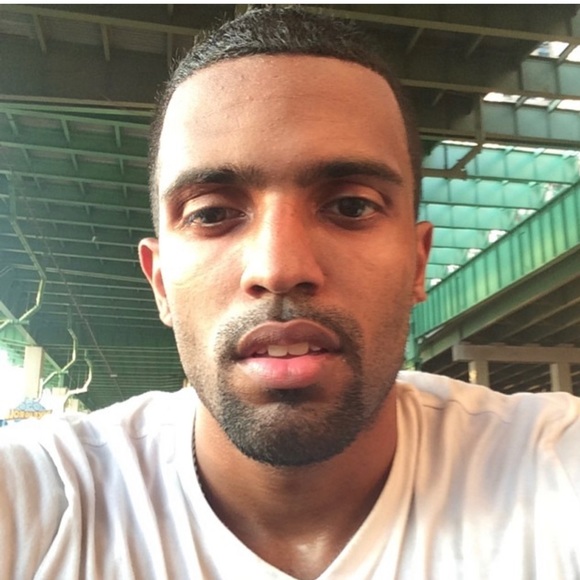 Profile Picture of Robert Mota (@resolute17) on Poshmark
