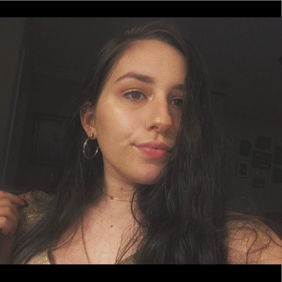 Profile Picture of Alexa Ruscitto (@alexarusc) on Poshmark