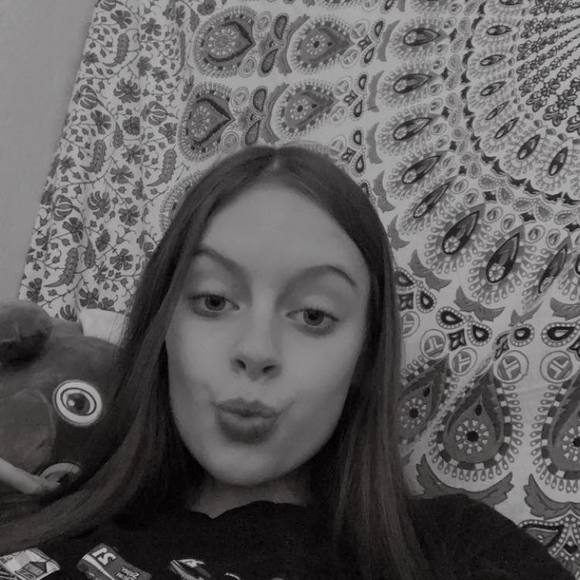 Profile Picture of Taylor Richards (@taylorrichar542) on Poshmark