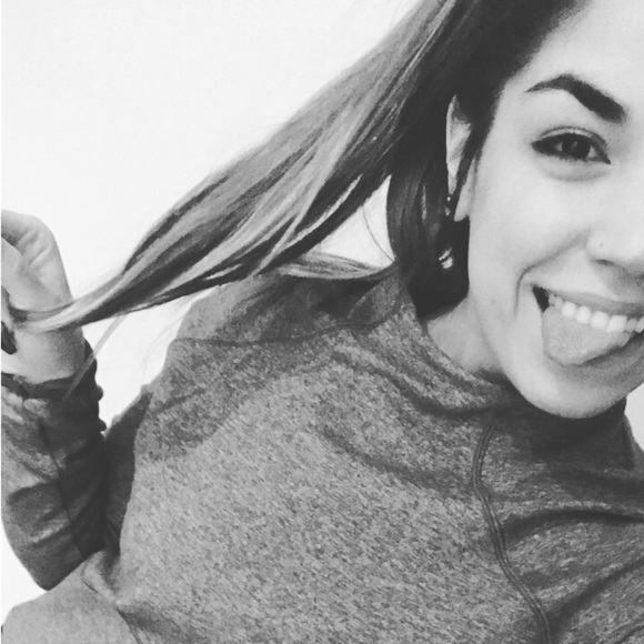 Profile Picture of Alexandra Arlesic (@alexxx_arlesic) on Poshmark