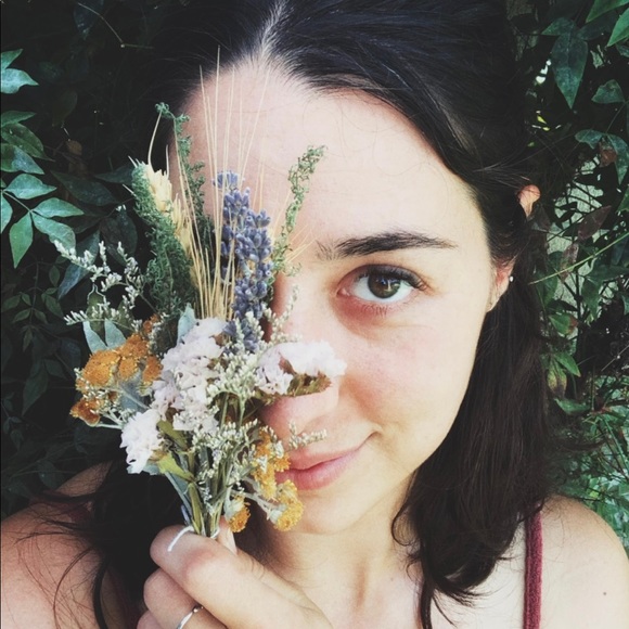 Profile Picture of Christina Fogarty (@sunflowergirl68) on Poshmark