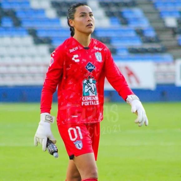 Profile Picture of Esthefanny Barreras (@esthefannyb) on Poshmark