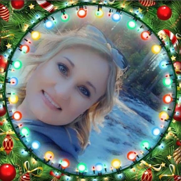Profile Picture of Casey Gates (@gatesgirl82) on Poshmark