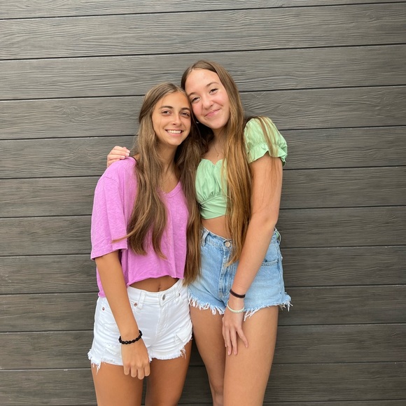 Jenevieve Blumenstein - Poshmark Profile Picture of Jenevieve Blumenstein (@jenib1421) on Poshmark