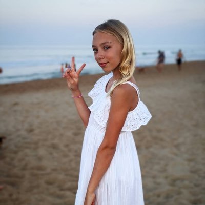 Profile Picture of Anika Larson (@AmazingCatA) on Twitter