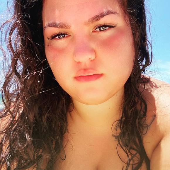 Profile Picture of Amanda Ruebush (@aruebush) on Poshmark