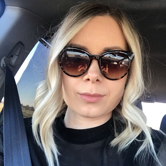Profile Picture of Rachel Finley (@rafinley) on Poshmark